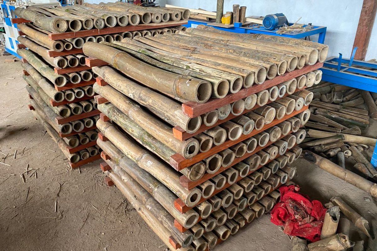 Atelier de fabrication des Claies en bambou à pitoa pour la conservation des oignons