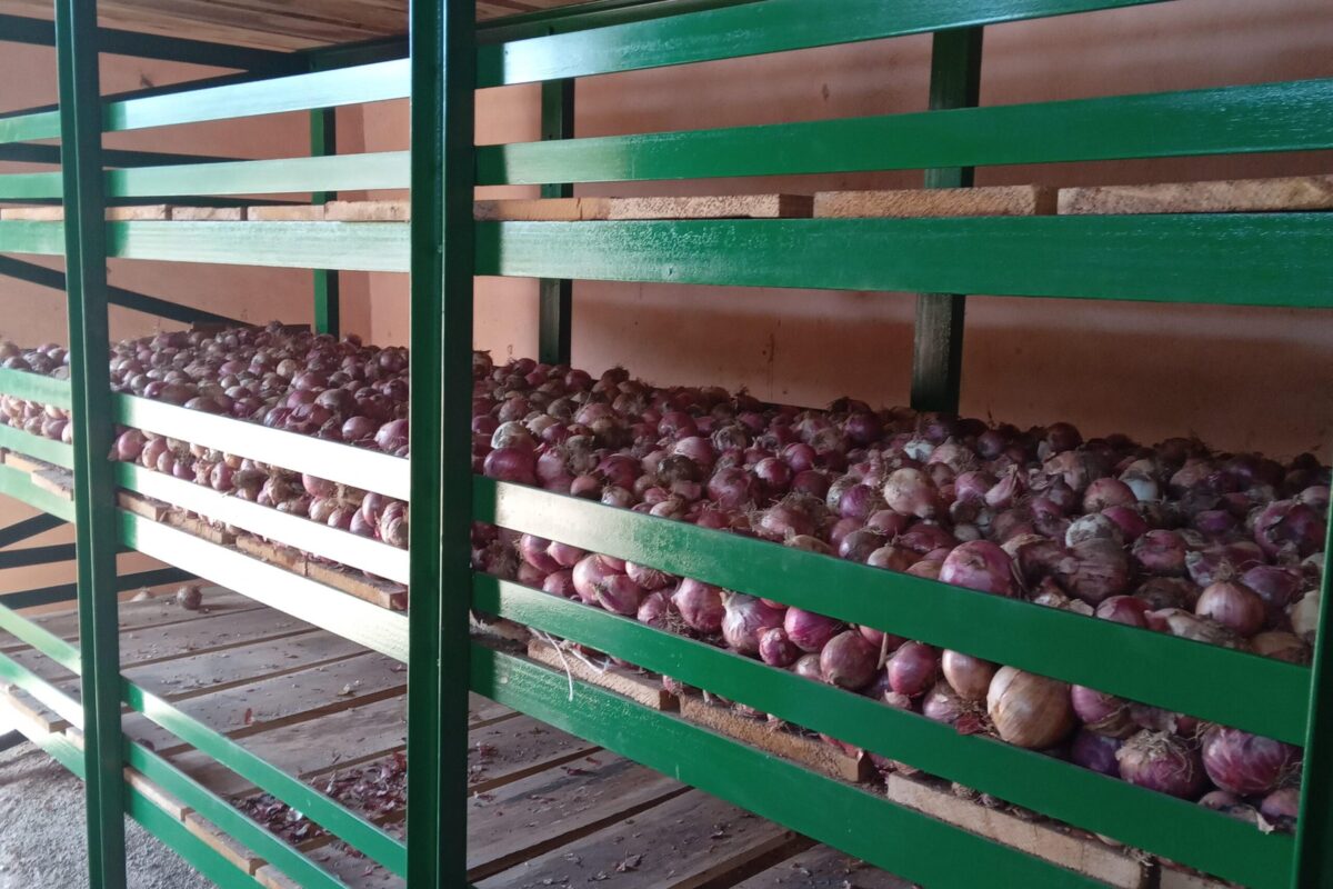 RÉCEPTION DES NOUVELLES ÉTAGÈRES DU MAGASIN DE MOKONG