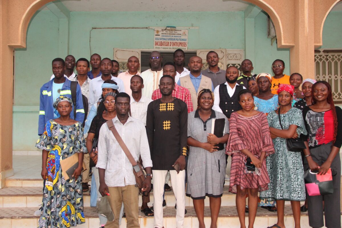 INBAR EN ATELIER À MAROUA